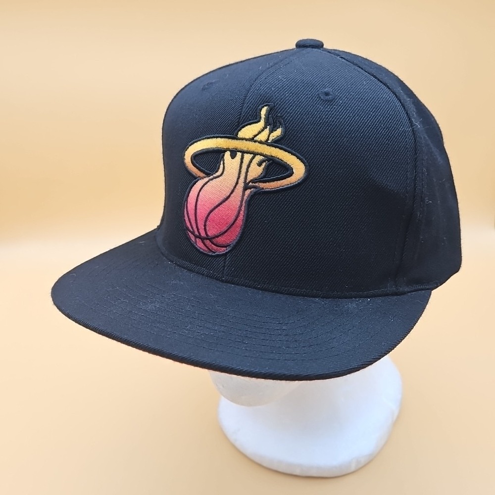 Miami Heat Hat Cap Snapback Mitchell & Ness Black Gradient Logo One Size NBA